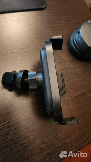 Магнитный держатель с зарядкой