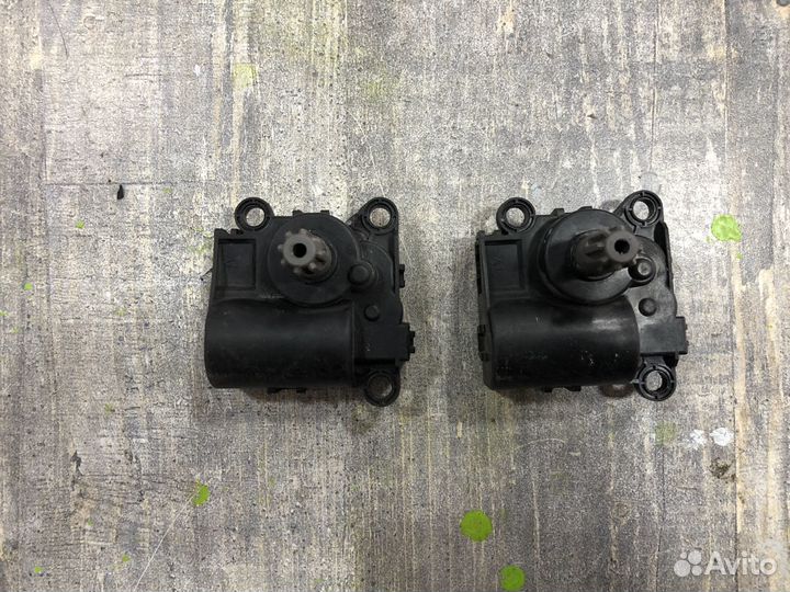 Моторик заслонки печки Kia Ceed 2 / Сид оригинал