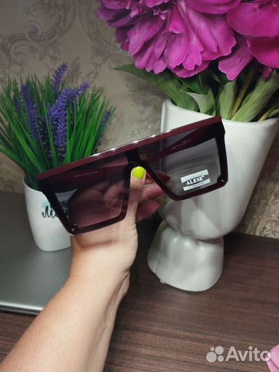 Солнцезащитные очки