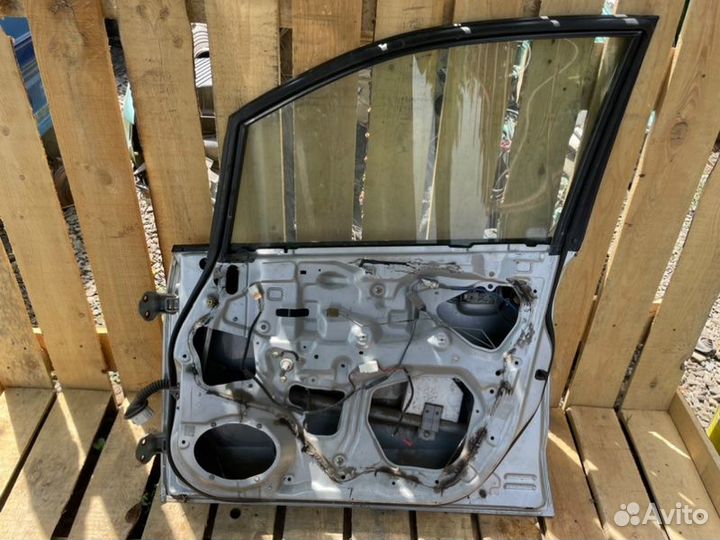 Дверь передняя правая Mazda Premacy