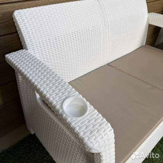 Садовый диван 2-местный под ротанг с подушками