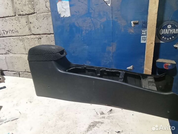 Подлокотник Hyundai Sonata 4 тагаз