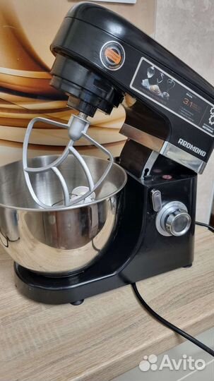 Миксер планетарный Redmond