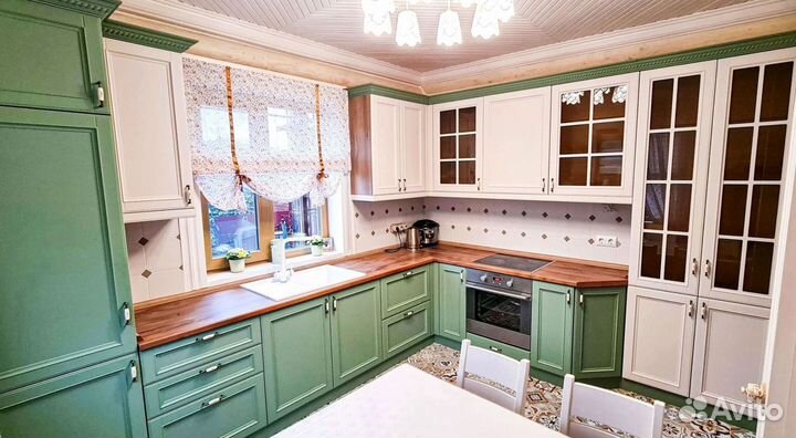 Угловая кухня в классике на заказ