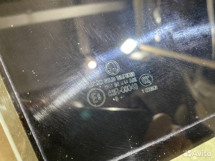 Стекло заднее правое Skoda Octavia A5 1Z5845206C