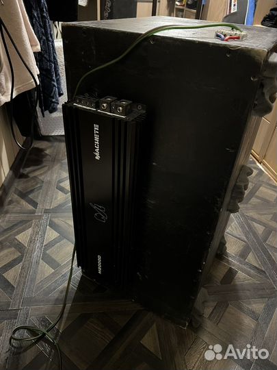 Сабвуфер и усилитель в автомобиль