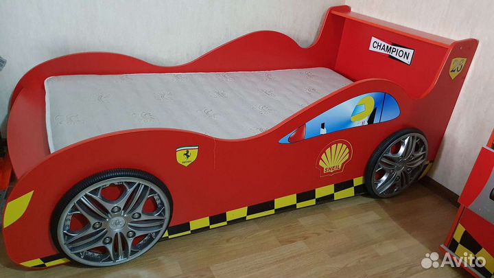 Кровать и шкаф из серии 