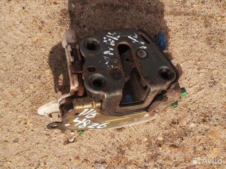 Замок передний левый Almera N15