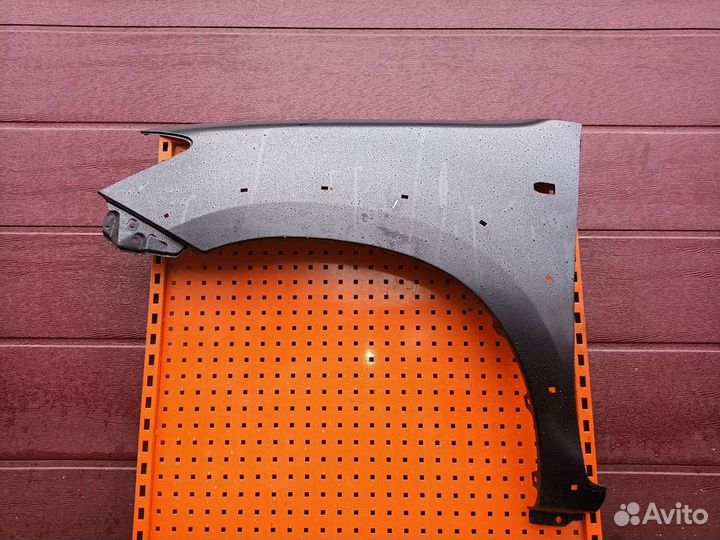 Крыло левое Toyota Hilux идеальное