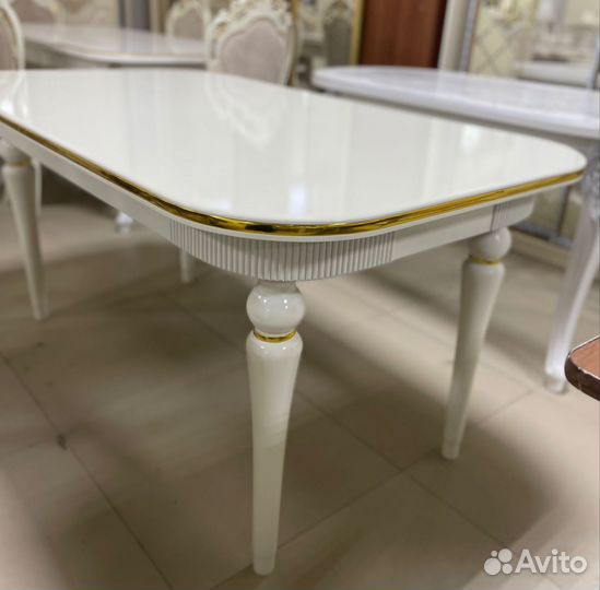 Кухонный стол и стулья