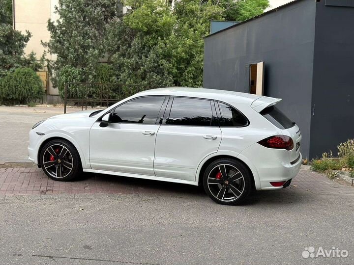 R21/5/130 Porsche Cayenne turbo S, Panamera