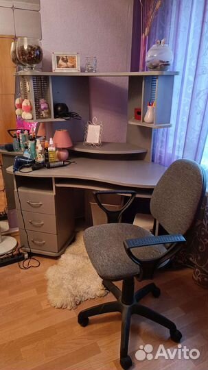 Компьютерный стол и стул в комплекте