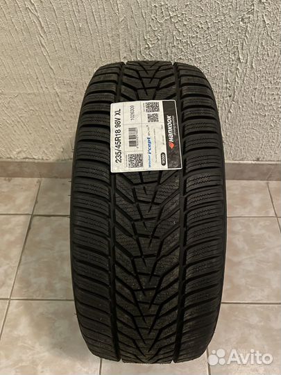 Hankook Winter I'Cept Evo 3 W330 235/45 R18 98V