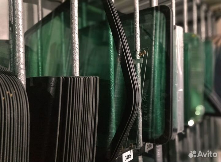 Стекло кабины mustang 744