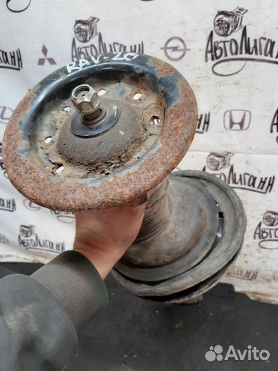 Амортизатор передний левый Toyota Rav 4 Xa 20