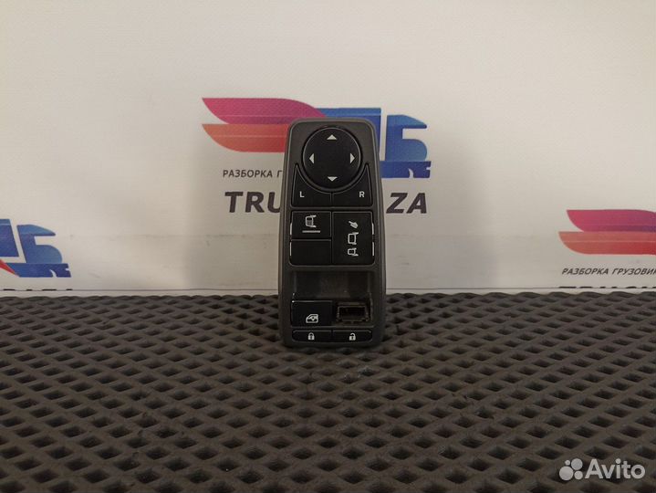 81258067093 Блок управления стеклоподъемником левы