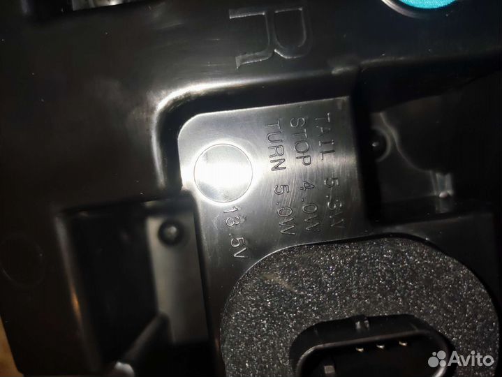 Жёлтые поворотники model 3