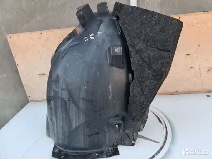 Передний правый подкрыльник Mercedes W166