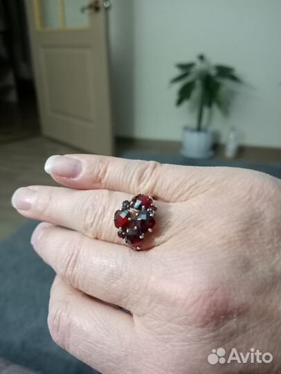 Серебряное кольцо с янтарем