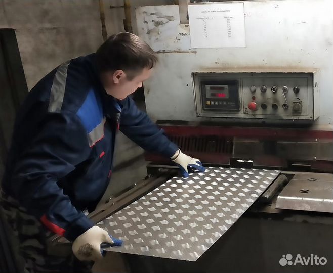 Резчик металла на ножницах 3 разряда