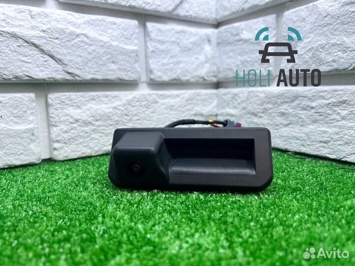Штатная камера заднего вида с кнопкой Skoda Rapid