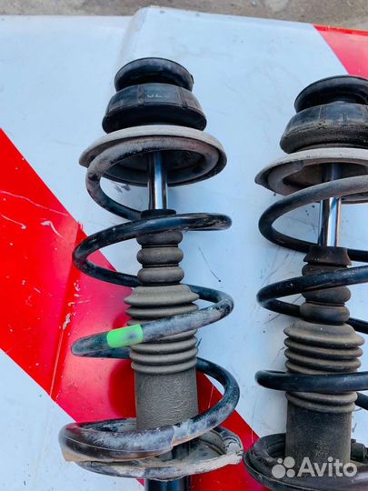 Передние стойки renault sandero