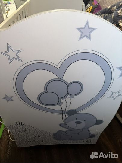 Детская кроватка с маятником и ящиком