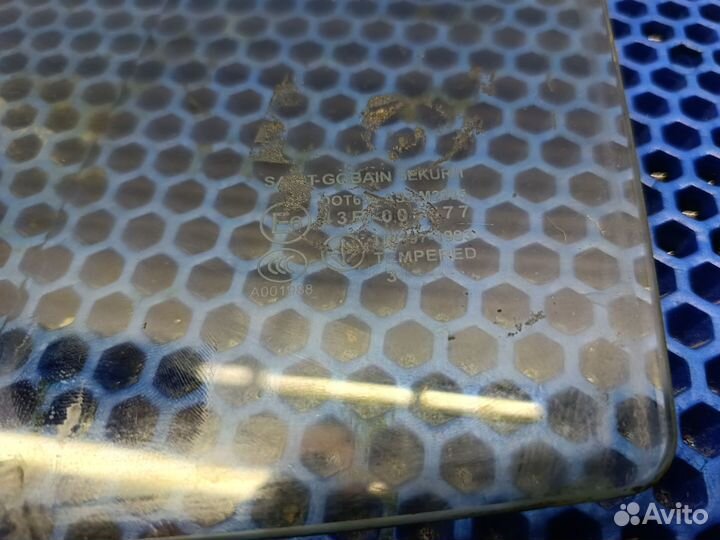 Стекло двери заднее левое