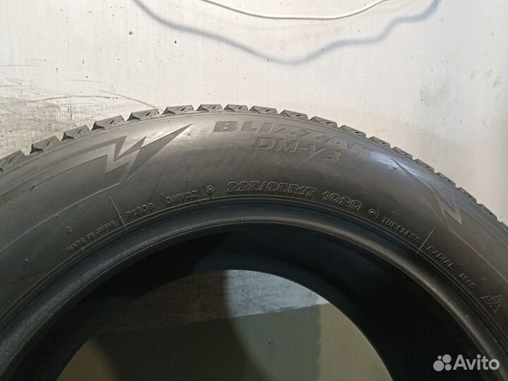 Bridgestone Blizzak DM-V3 225/65 R17