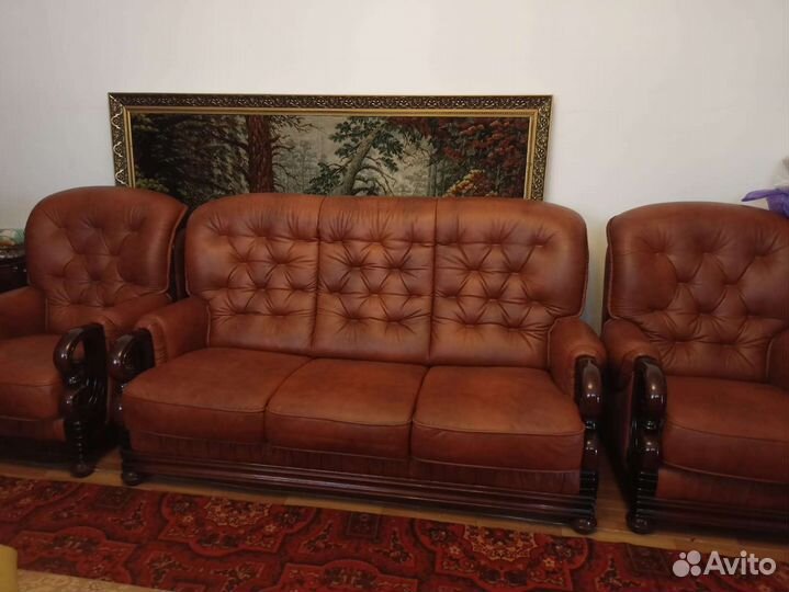 Кожаный диван