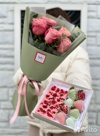 Комбо клубника в шоколаде + цветы