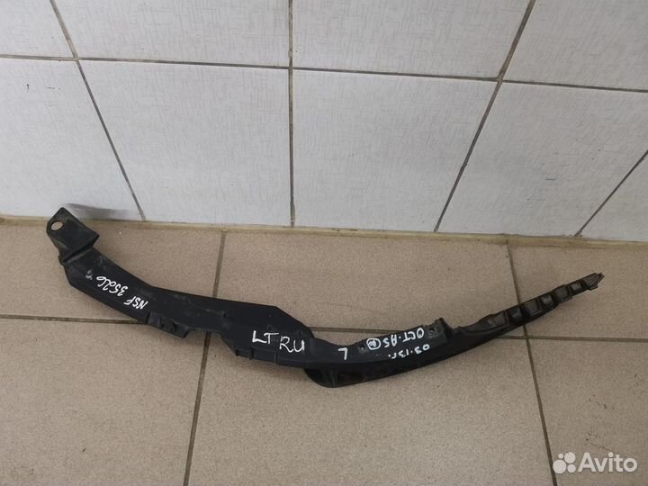 L кронштейн бампера Skoda Octavia A5 1Z0807183D