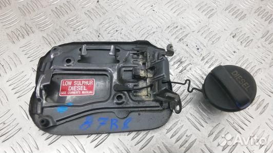 Лючок бака toyota avensis T27 (87B08IC01)
