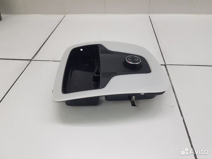 Плафон внутреннего освещения (передних кресел)