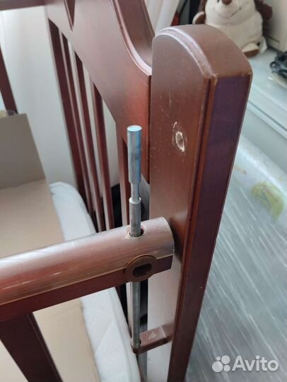 Детская кроватка с маятником