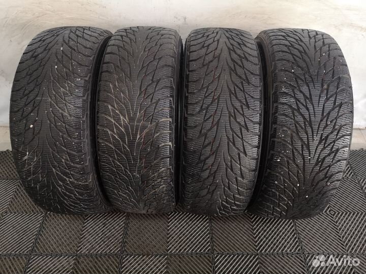 Nokian Tyres Hakkapeliitta R2 215/60 R16