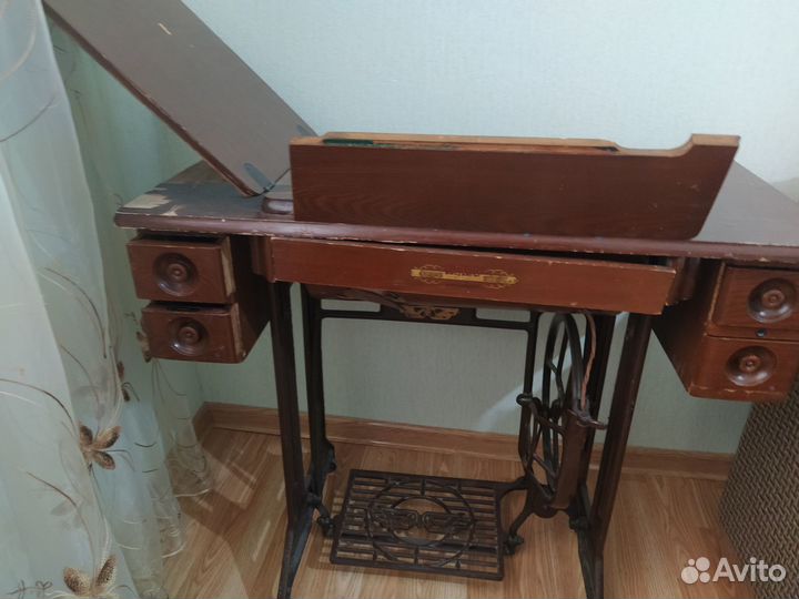 Швейная машинка ножная