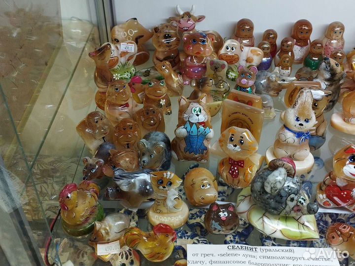 Фигурки из селенита Коты коровы мыши