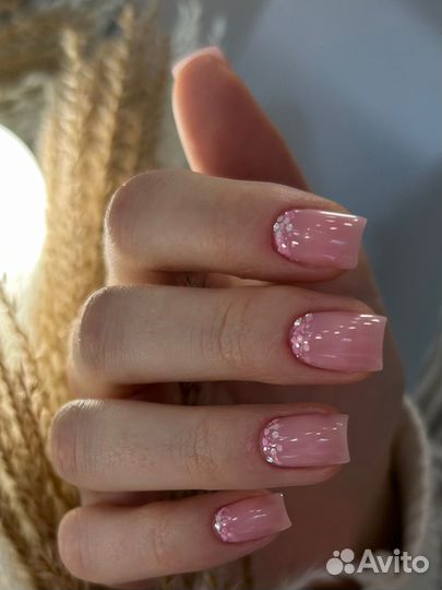 Модель на маникюр
