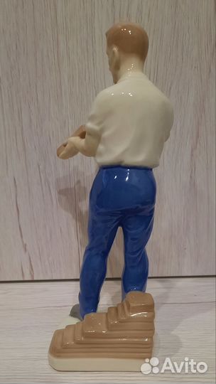 Фарфоровая статуэтка гдр