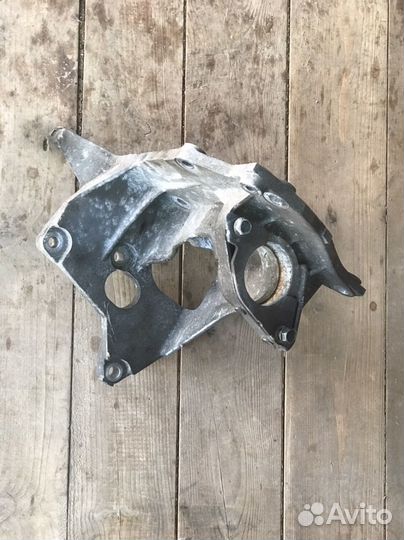 Кронштейн привода Nissan MR20DE