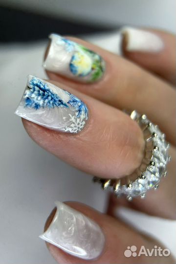 Модель на маникюр