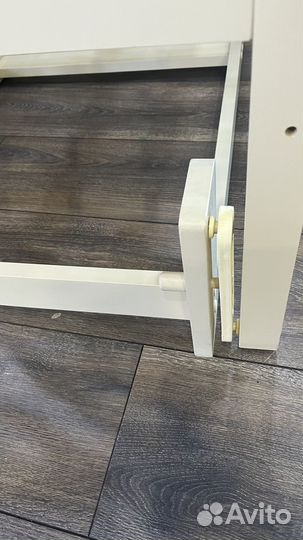 Детская кроватка с продольным маятником