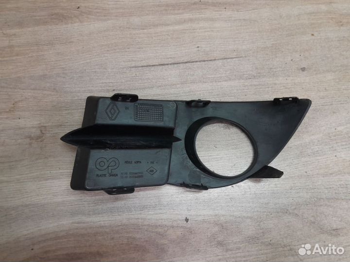 Решетка в бампер правая Renault Symbol I рестайлин