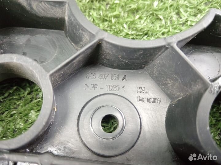 Кронштейн крепления переднего бампера правый Volks