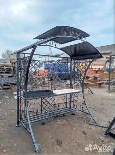 Кованный мангал с крышей