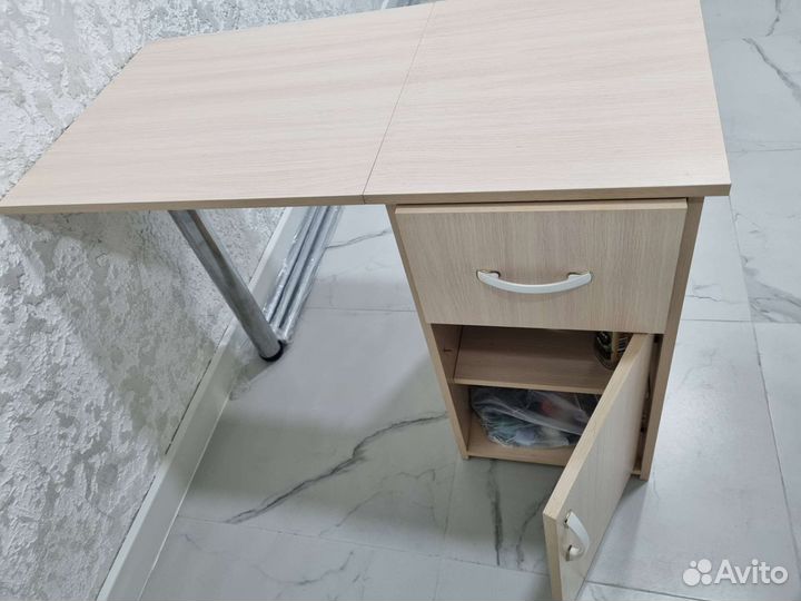 Маникюрный стол складной бу