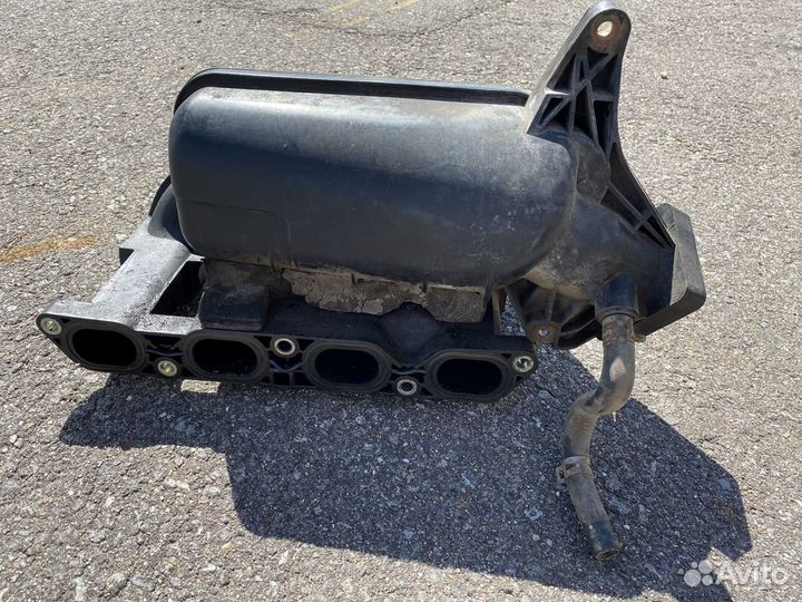 Коллектор впускной toyota avensis 1.8