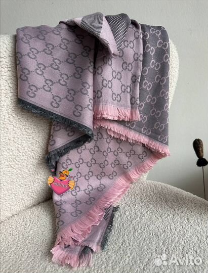 Шаль нежная розовая Gucci