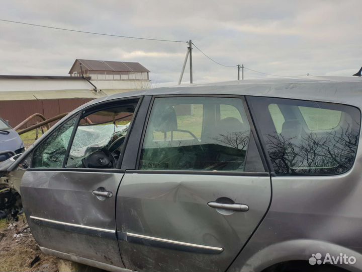 Форточка задняя scenic 2